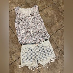 Super cute outfit with earrings and sunshade